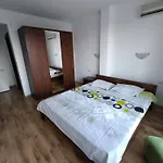 アパート Sunny Cozy With A Pool