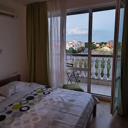 Sunny Cozy With A Pool Apartman Napospart