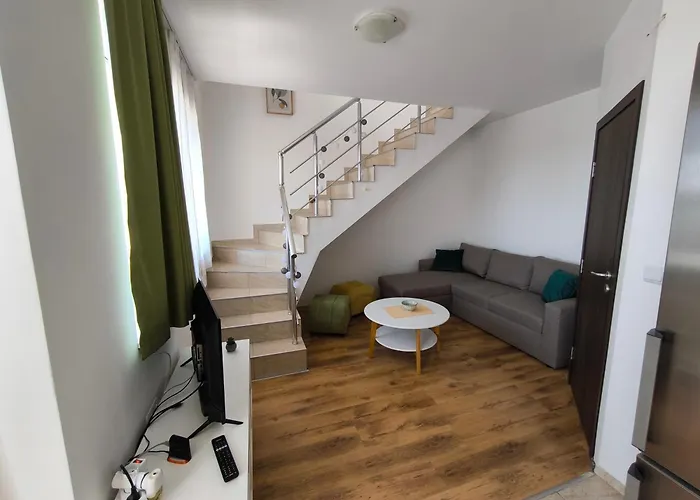 Apartman Sunny Cozy With A Pool Napospart